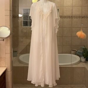 Flora Nikrooz vintage white bridal 2 piece set, gown & robe size M